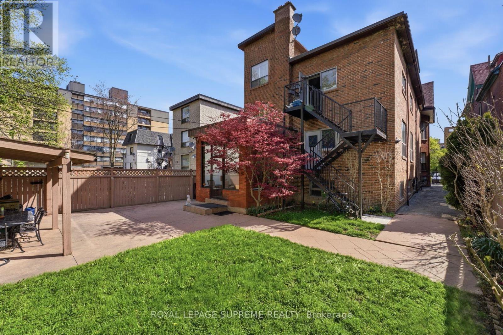 












20 MAYNARD AVENUE

,
Toronto,




Ontario
M6K2Z9

