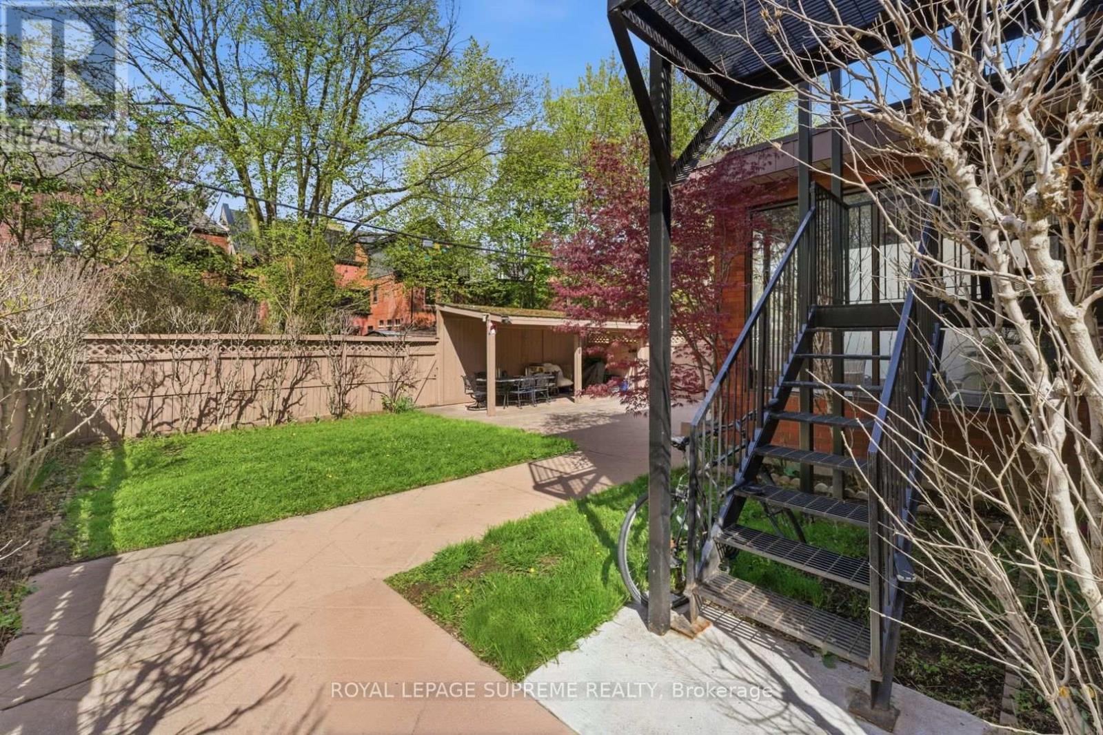 












20 MAYNARD AVENUE

,
Toronto,




Ontario
M6K2Z9

