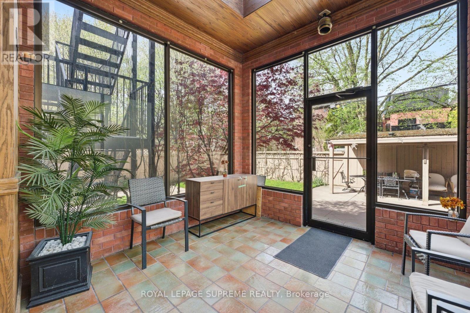 












20 MAYNARD AVENUE

,
Toronto,




Ontario
M6K2Z9

