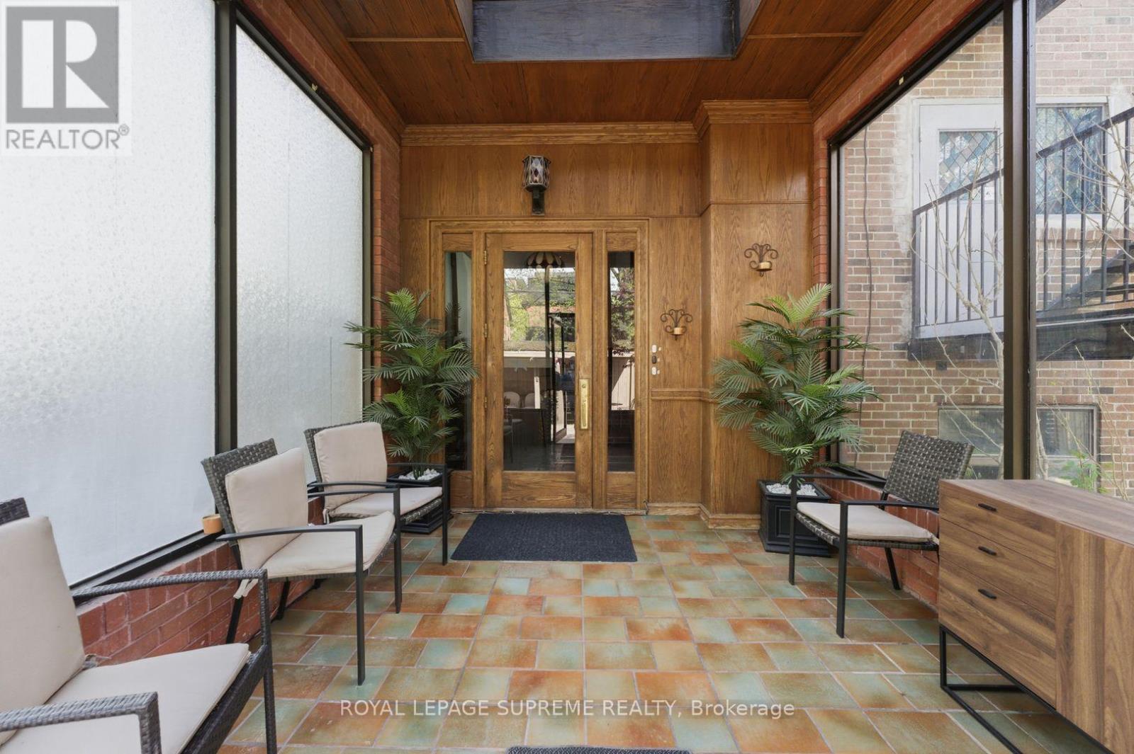 












20 MAYNARD AVENUE

,
Toronto,




Ontario
M6K2Z9

