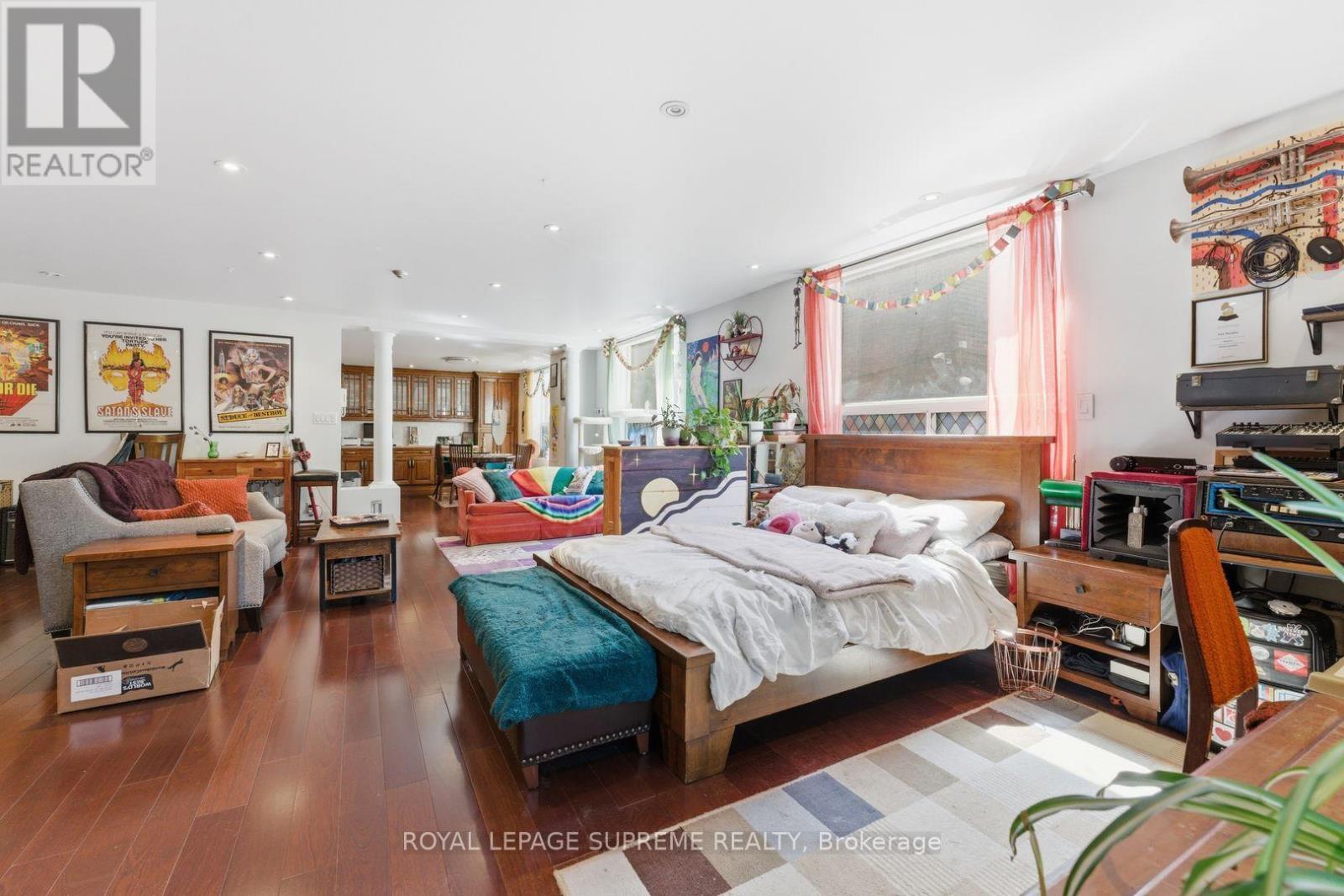 












20 MAYNARD AVENUE

,
Toronto,




Ontario
M6K2Z9


