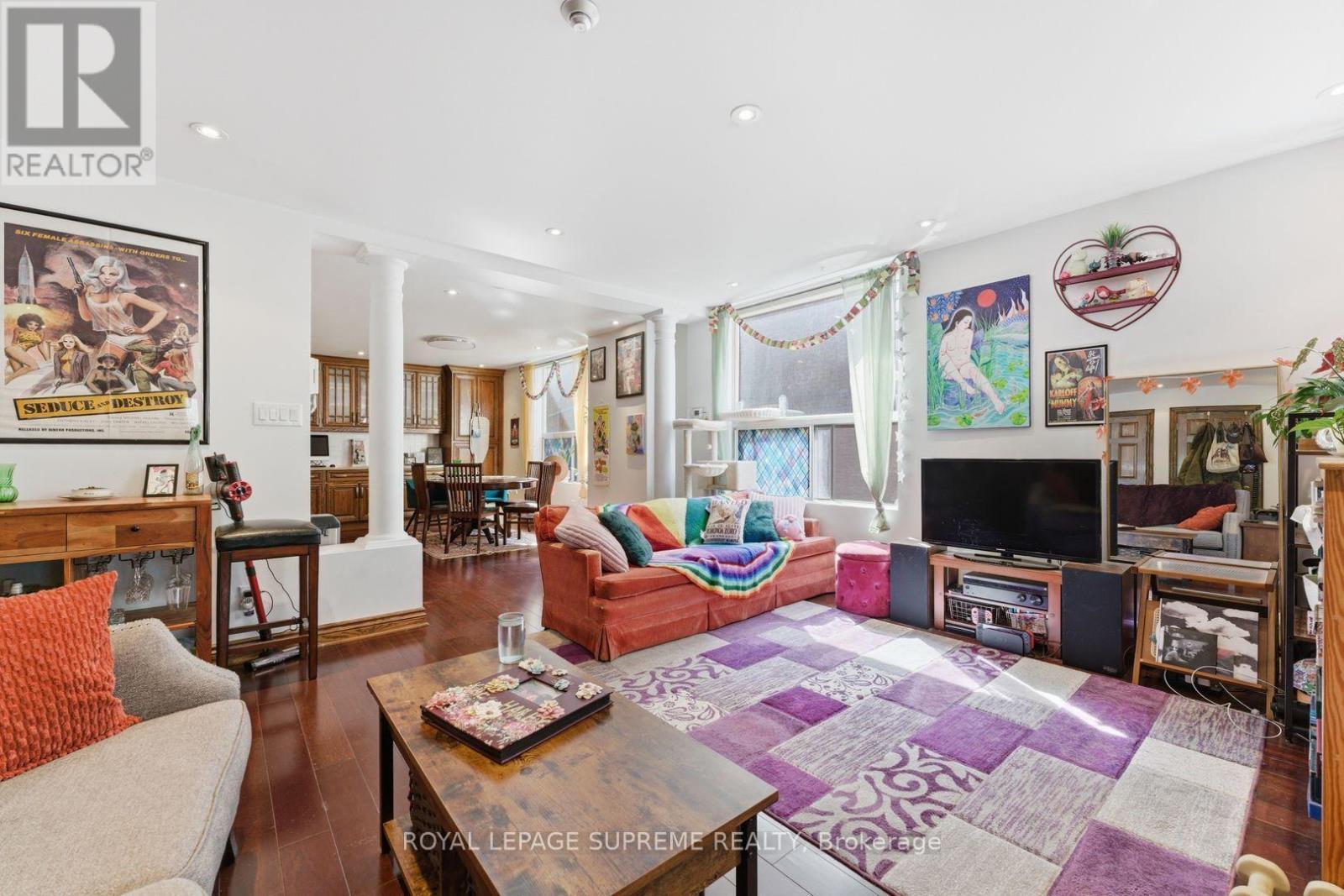 












20 MAYNARD AVENUE

,
Toronto,




Ontario
M6K2Z9

