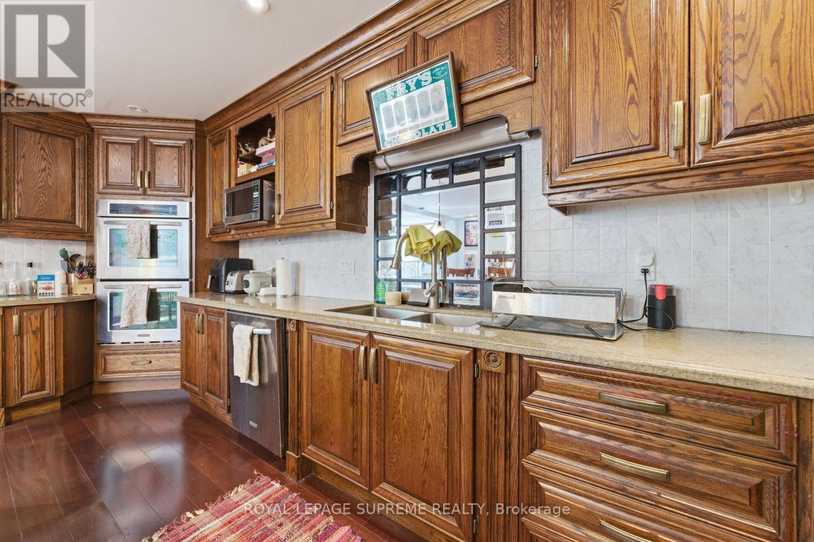 












20 MAYNARD AVENUE

,
Toronto,




Ontario
M6K2Z9

