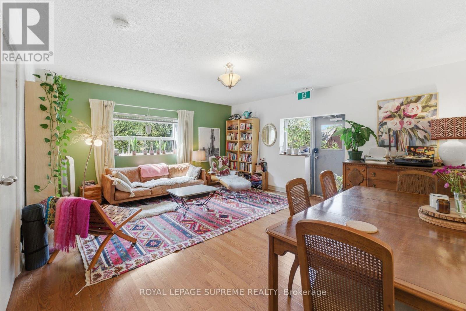 












20 MAYNARD AVENUE

,
Toronto,




Ontario
M6K2Z9

