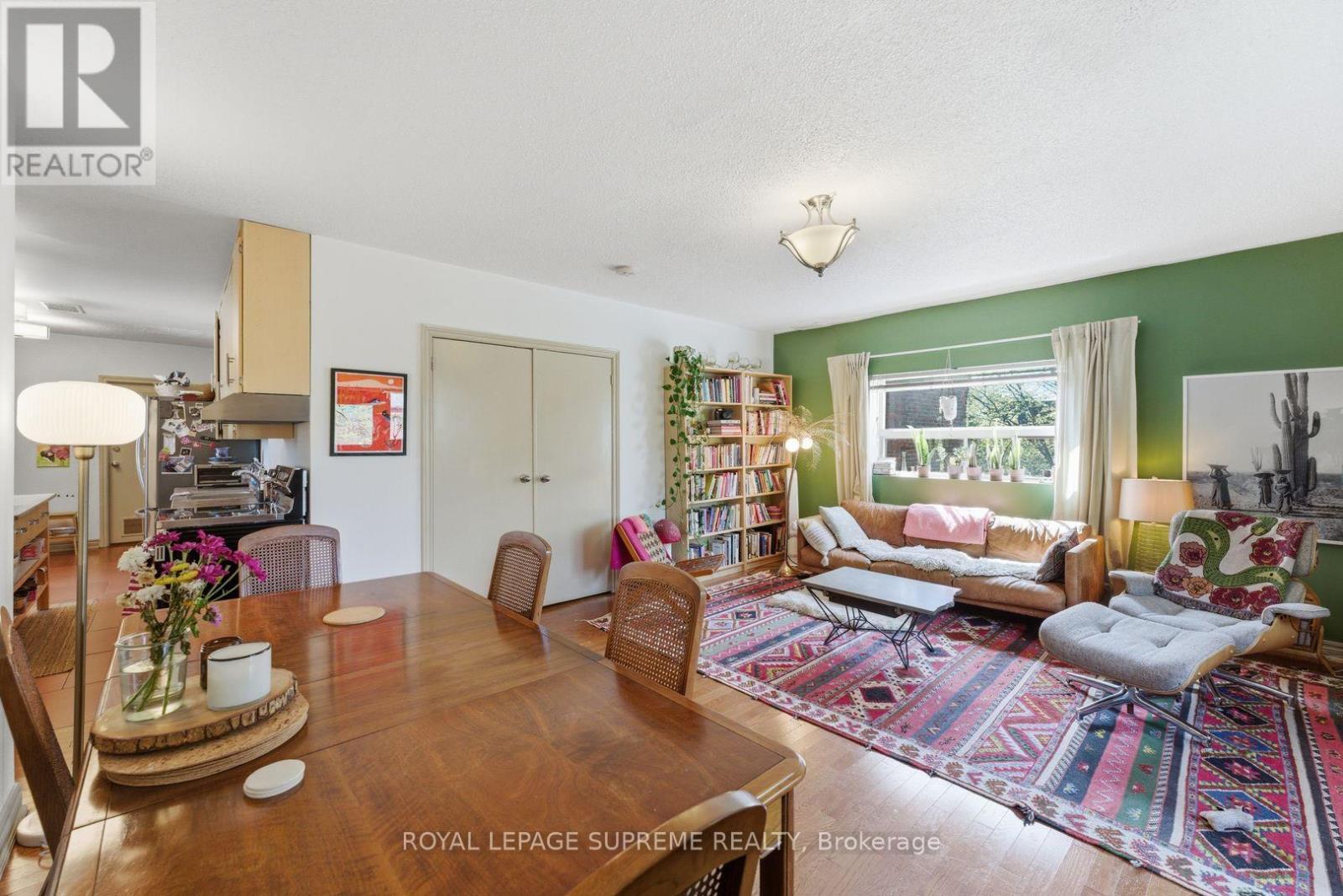 












20 MAYNARD AVENUE

,
Toronto,




Ontario
M6K2Z9

