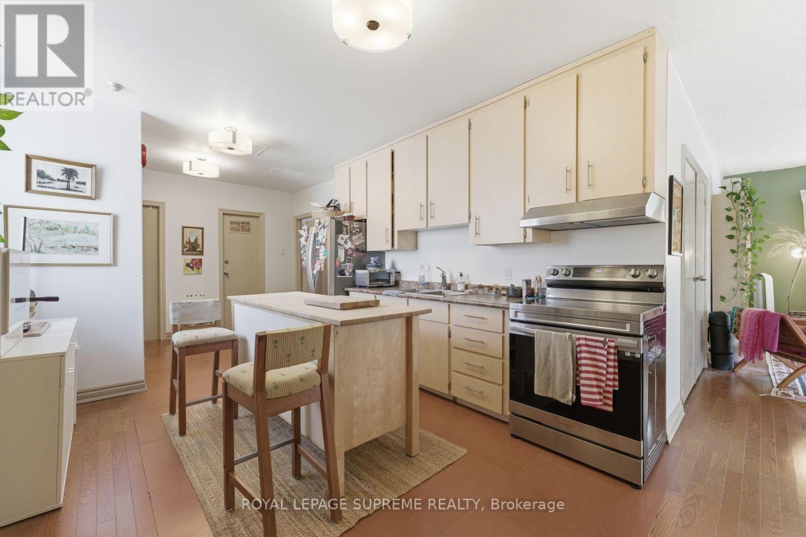 












20 MAYNARD AVENUE

,
Toronto,




Ontario
M6K2Z9

