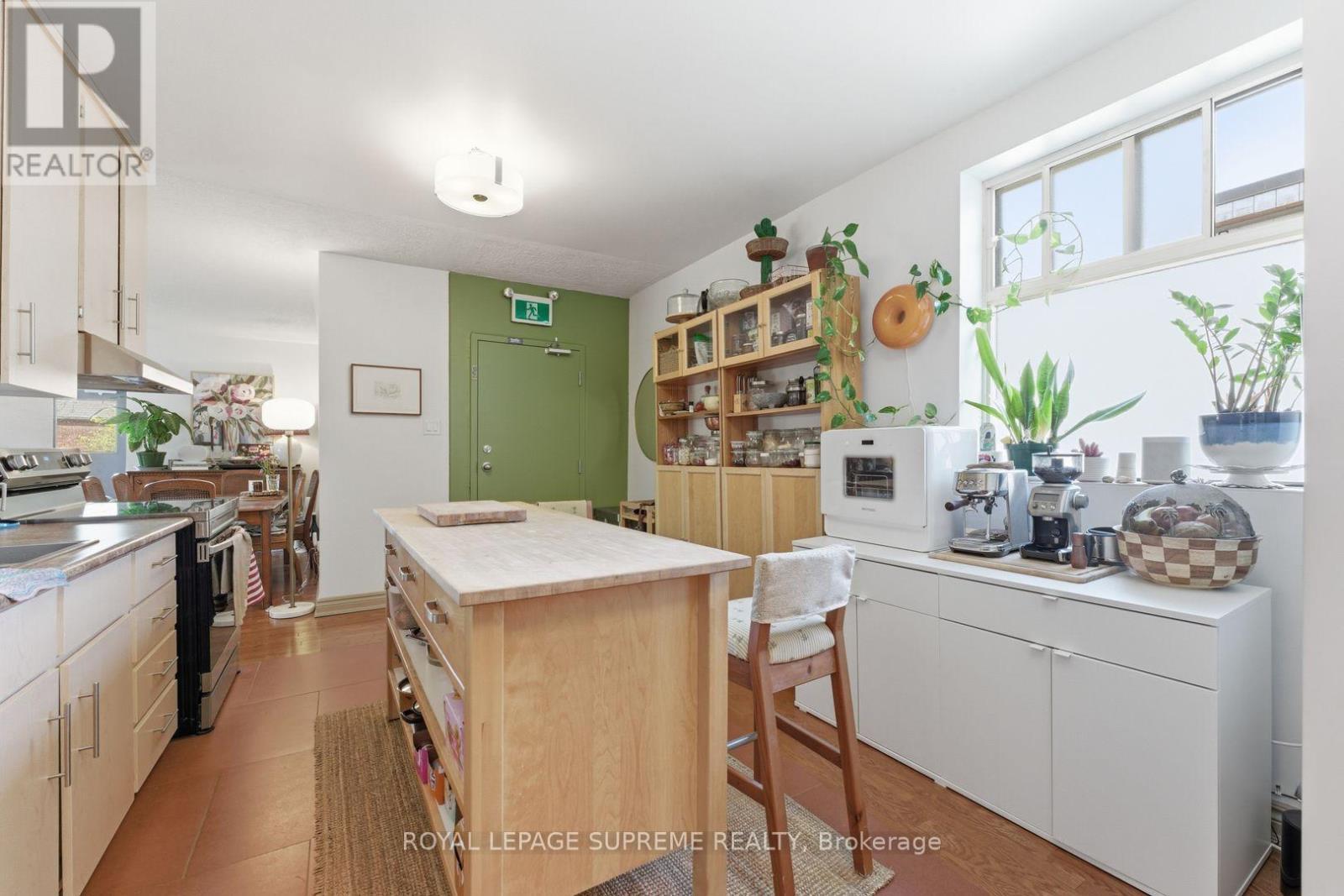 












20 MAYNARD AVENUE

,
Toronto,




Ontario
M6K2Z9

