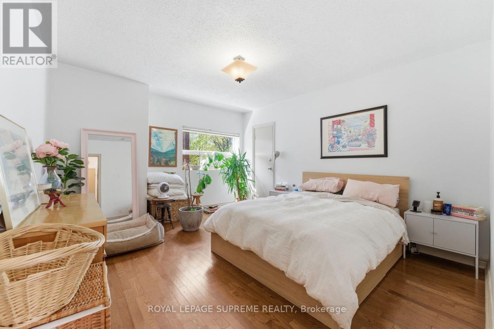 












20 MAYNARD AVENUE

,
Toronto,




Ontario
M6K2Z9

