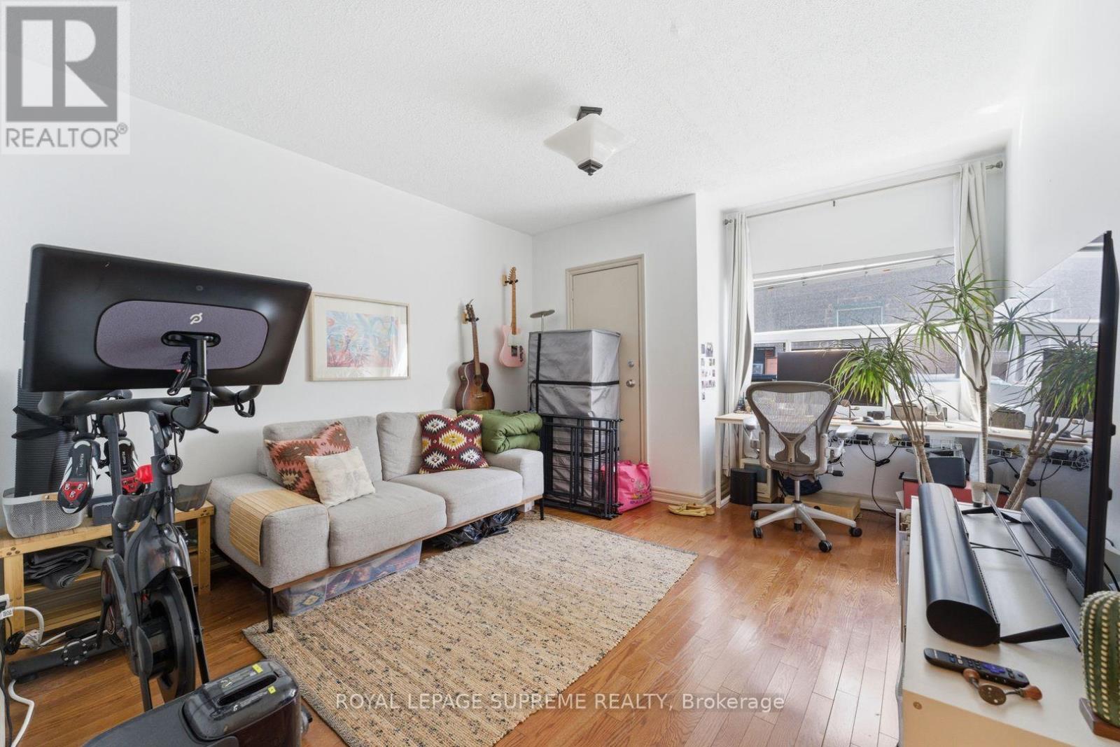 












20 MAYNARD AVENUE

,
Toronto,




Ontario
M6K2Z9

