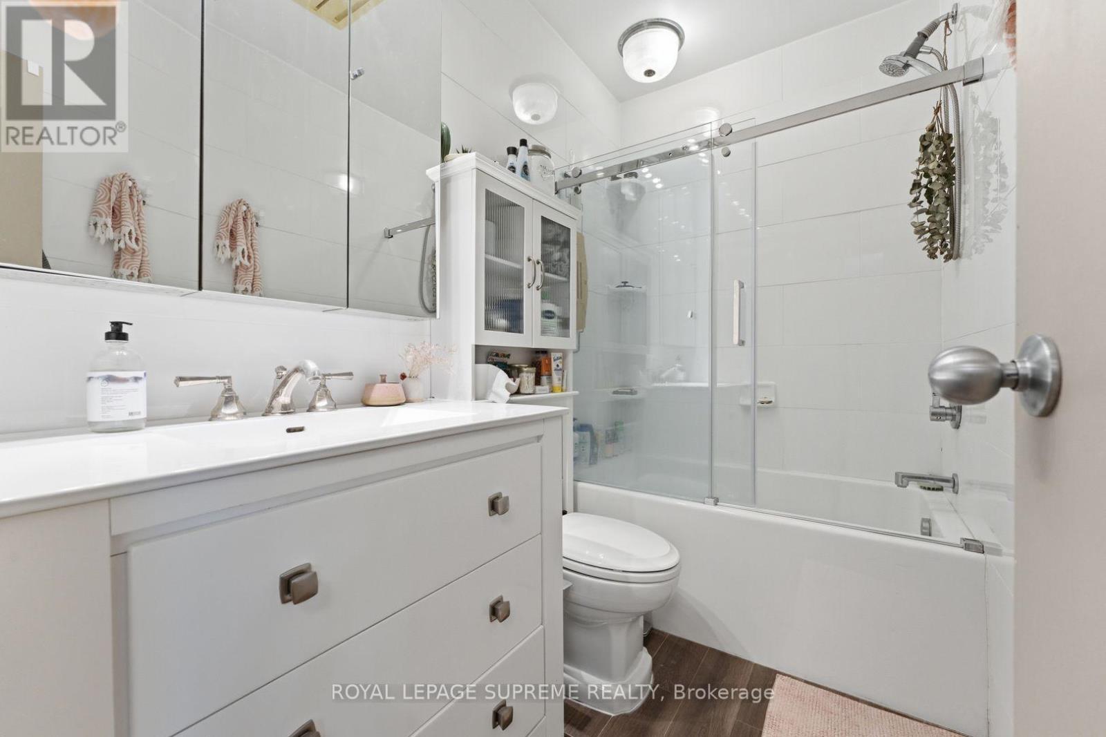 












20 MAYNARD AVENUE

,
Toronto,




Ontario
M6K2Z9

