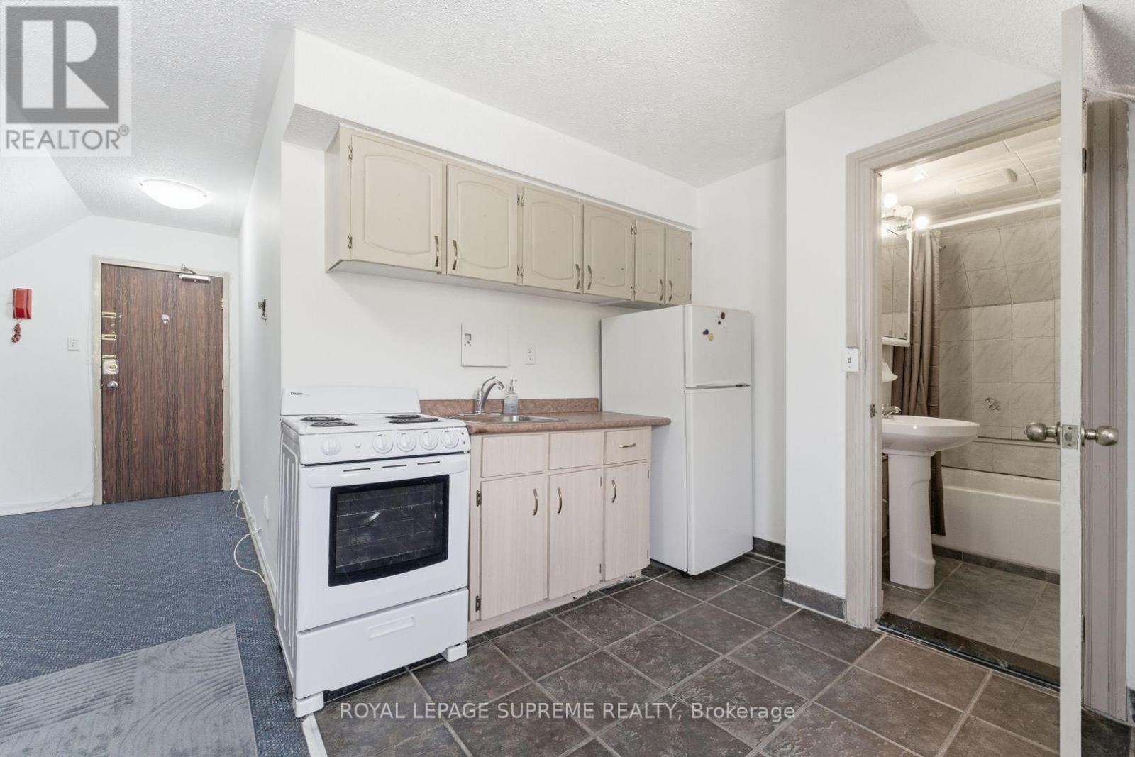 












20 MAYNARD AVENUE

,
Toronto,




Ontario
M6K2Z9

