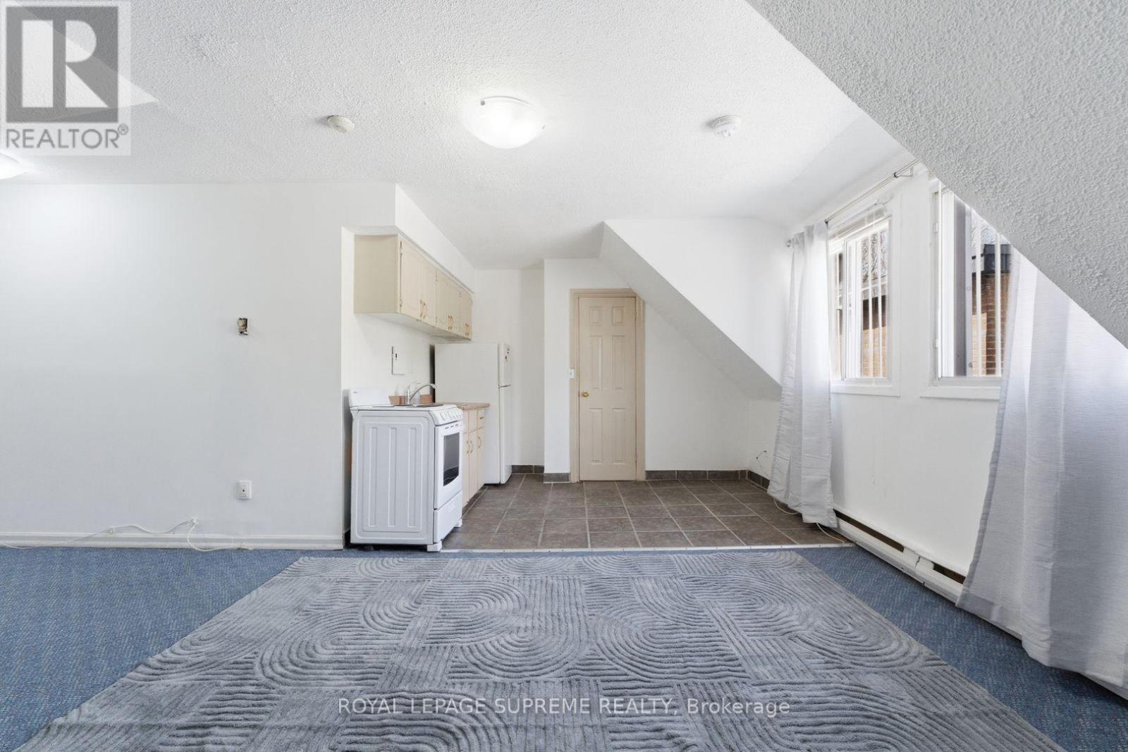 












20 MAYNARD AVENUE

,
Toronto,




Ontario
M6K2Z9

