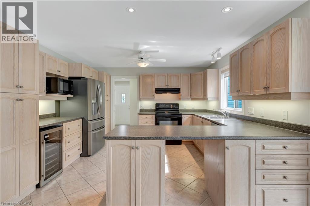 












121 CRUMLIN Lane

,
Freelton,




Ontario
L8B1A5

