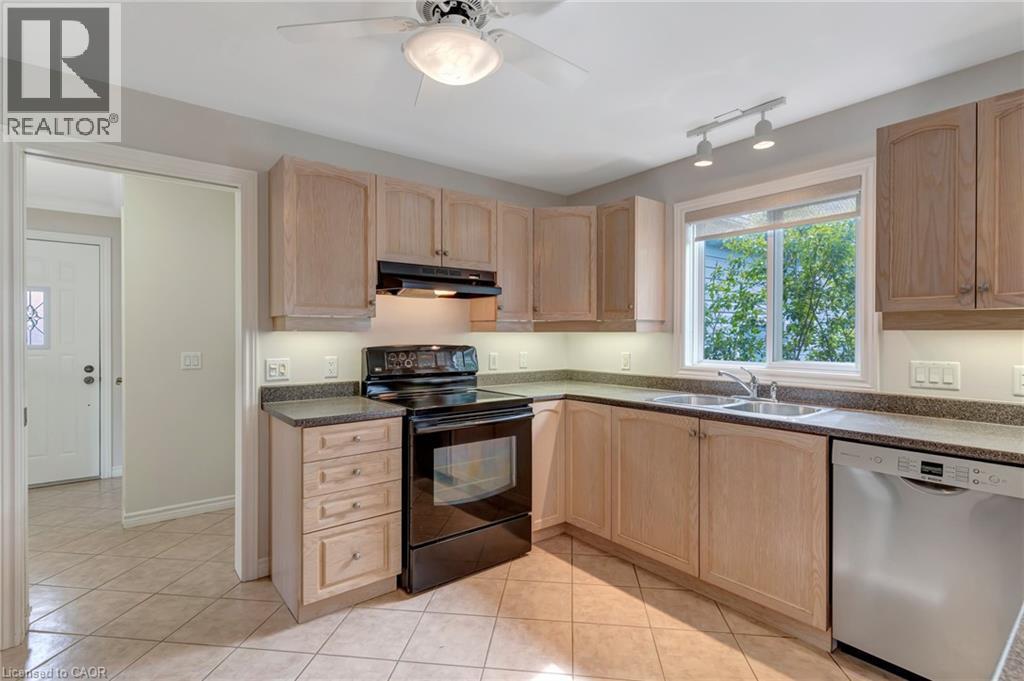 












121 CRUMLIN Lane

,
Freelton,




Ontario
L8B1A5

