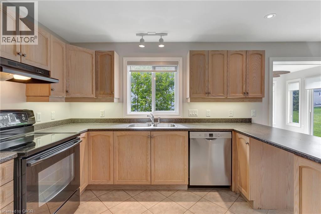 












121 CRUMLIN Lane

,
Freelton,




Ontario
L8B1A5

