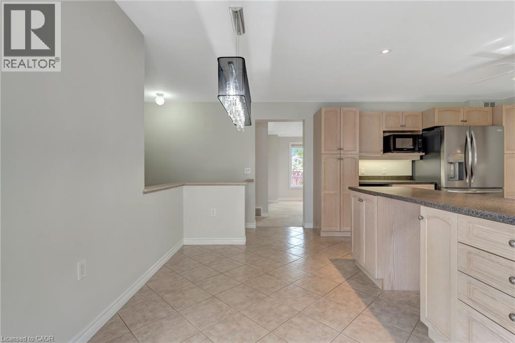












121 CRUMLIN Lane

,
Freelton,




Ontario
L8B1A5


