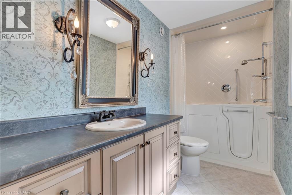 












121 CRUMLIN Lane

,
Freelton,




Ontario
L8B1A5

