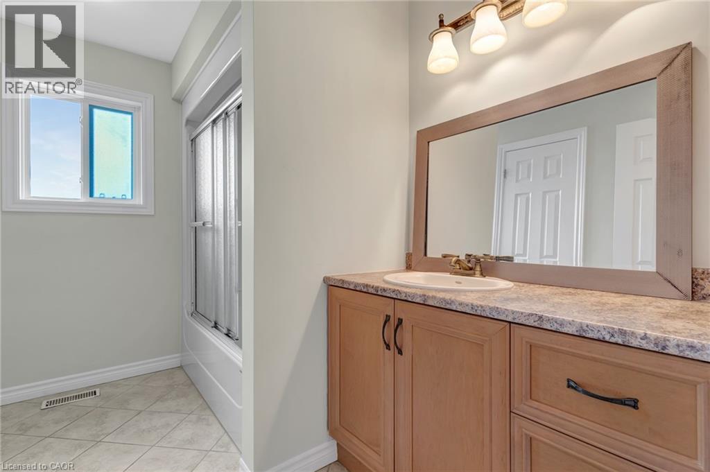 












121 CRUMLIN Lane

,
Freelton,




Ontario
L8B1A5

