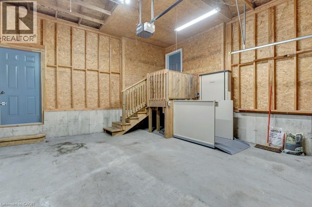 












121 CRUMLIN Lane

,
Freelton,




Ontario
L8B1A5

