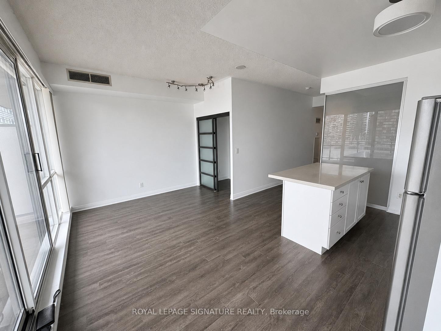 









220


Victoria

Street, 1702,
Toronto,




ON
M5B 2R6

