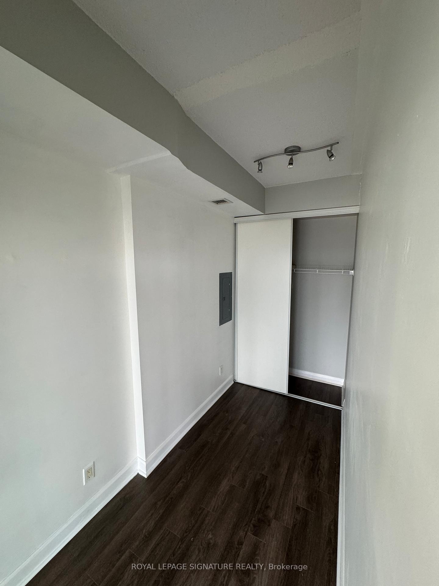 









220


Victoria

Street, 1702,
Toronto,




ON
M5B 2R6


