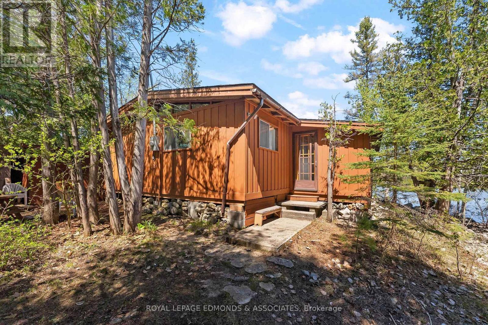 












30 ORVILLES TRAIL

,
Whitewater Region,




Ontario
K0J2L0

