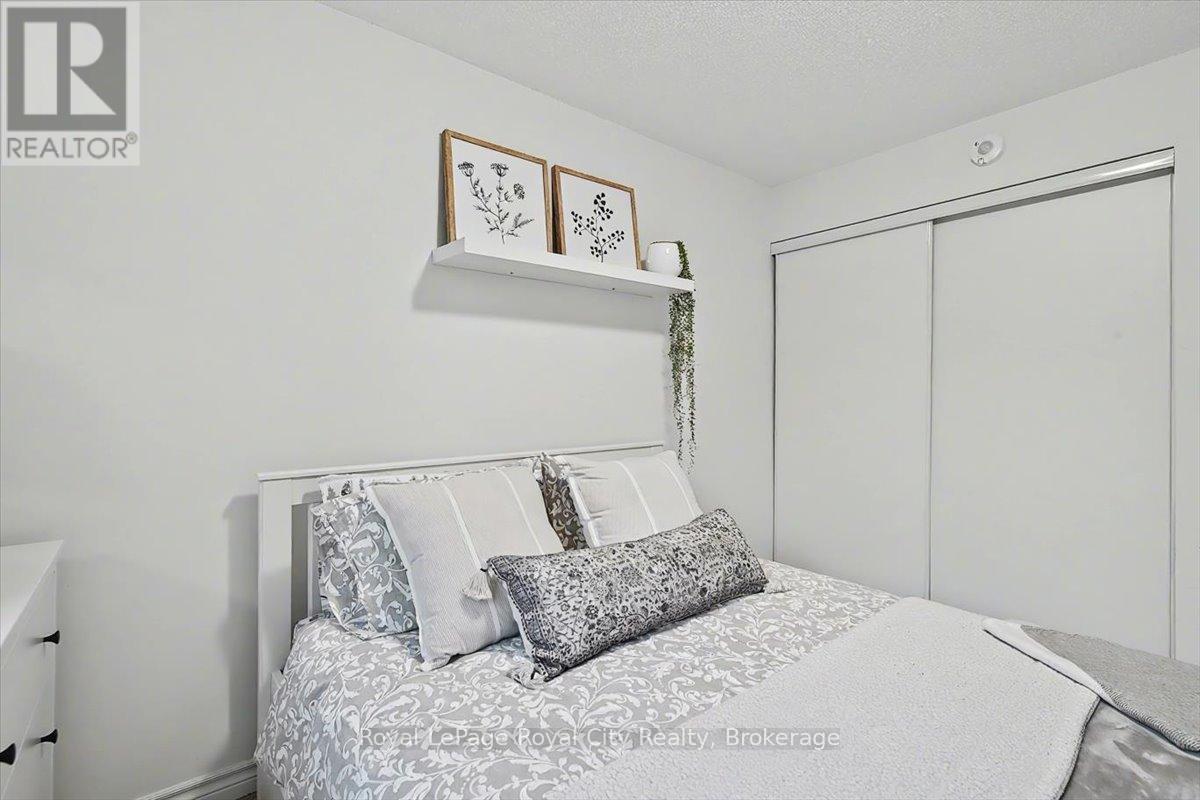 












120 - 1284 GORDON STREET

,
Guelph (Kortright East),




Ontario
N1L0M8

