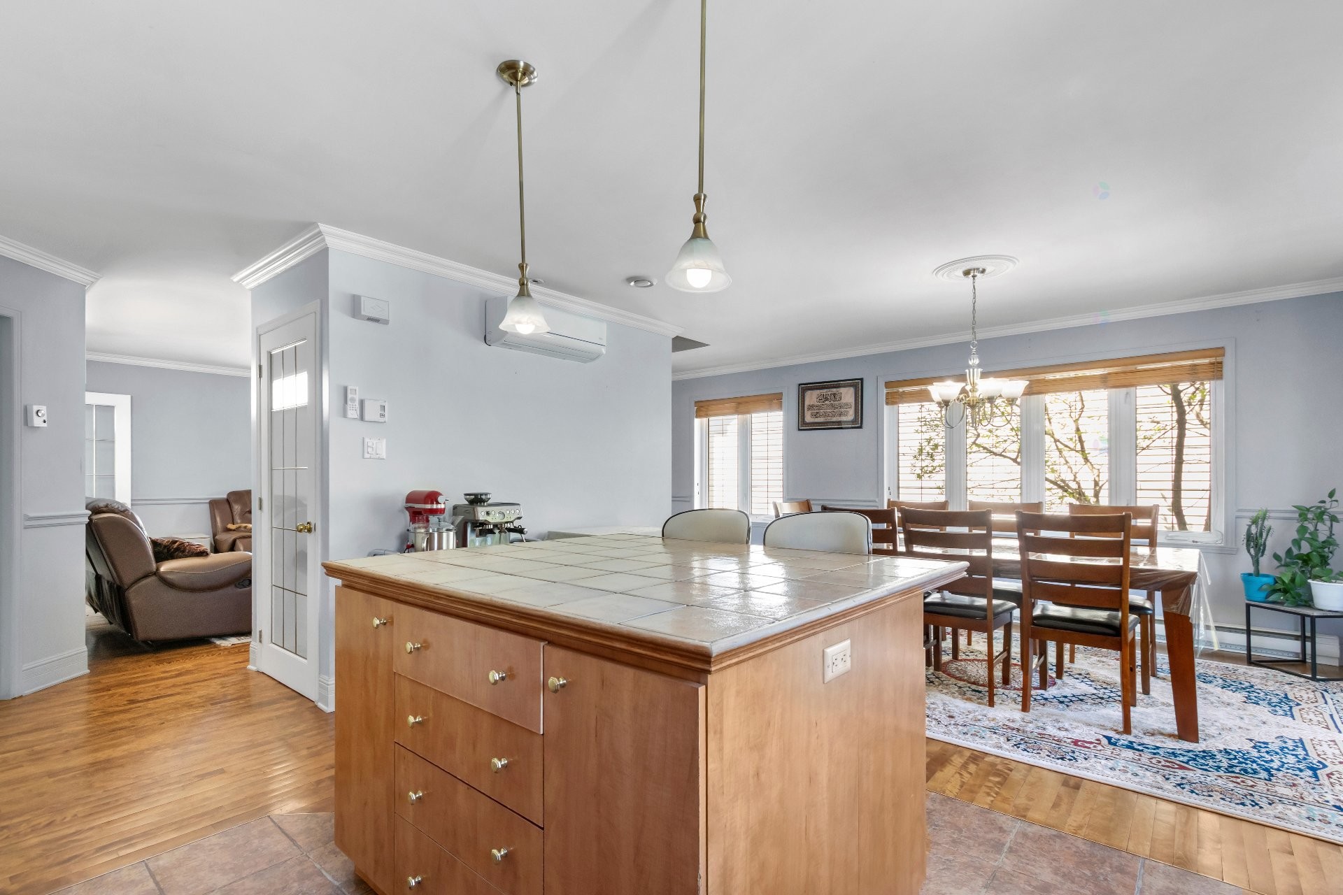 









1002


Rue Léopold-Lecourt

,
Saint-Jérôme,




QC
J5L1W9

