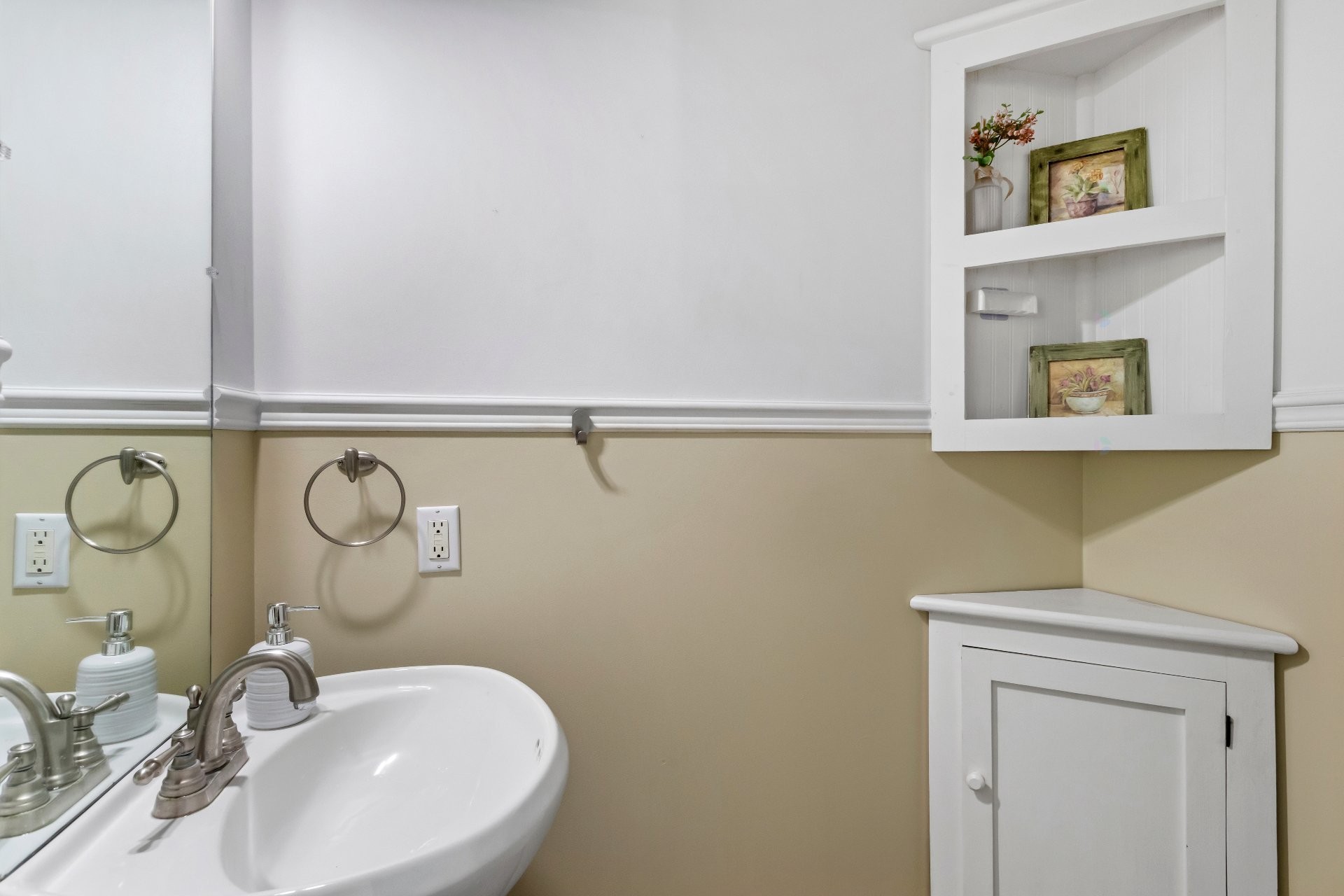 









1002


Rue Léopold-Lecourt

,
Saint-Jérôme,




QC
J5L1W9

