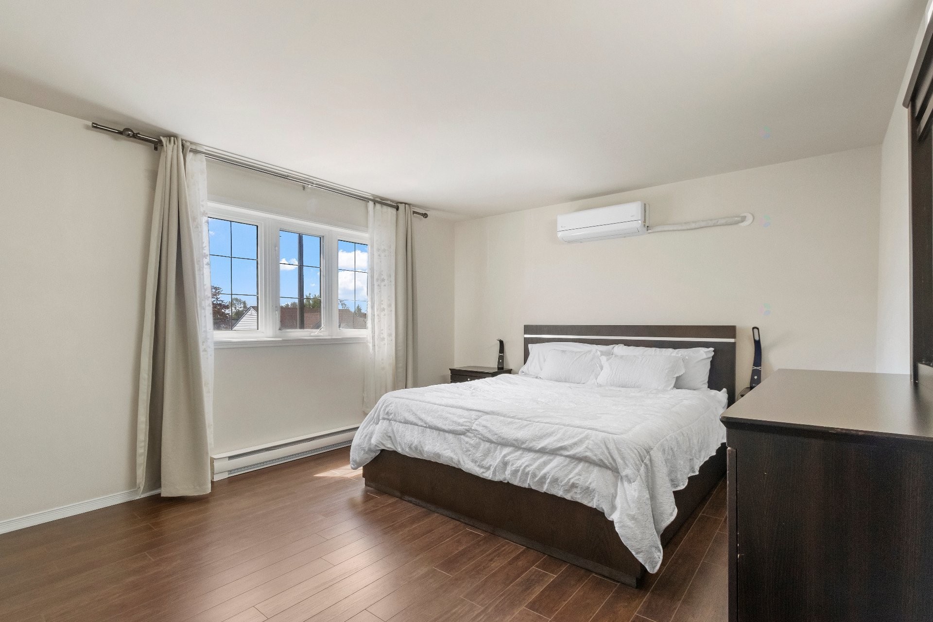 









1002


Rue Léopold-Lecourt

,
Saint-Jérôme,




QC
J5L1W9

