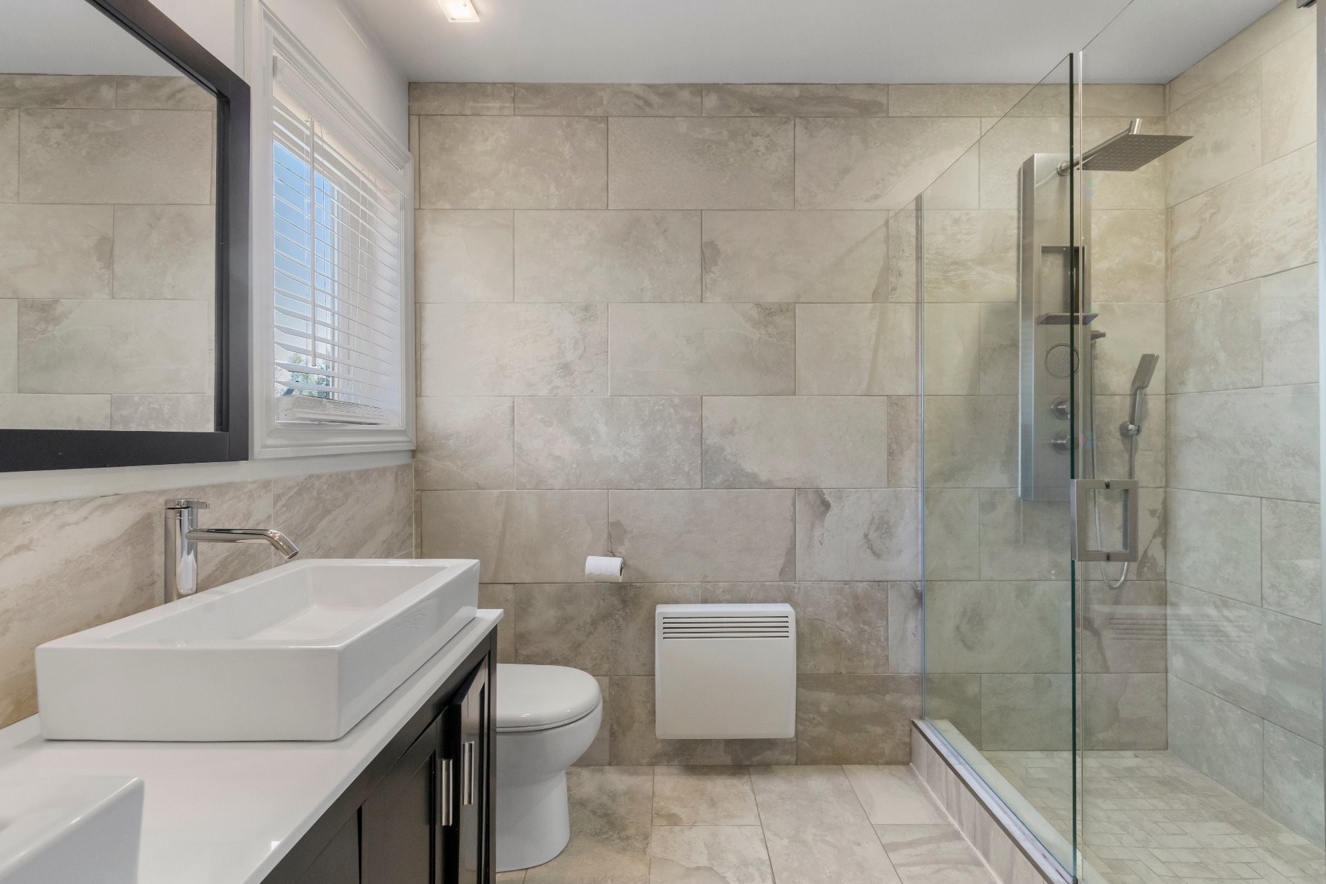 









1002


Rue Léopold-Lecourt

,
Saint-Jérôme,




QC
J5L1W9

