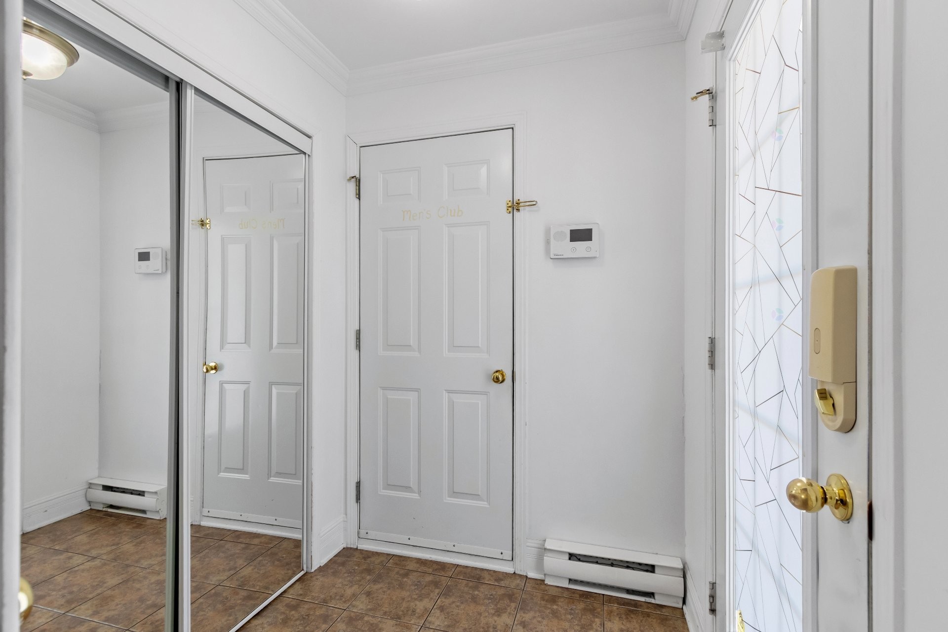 









1002


Rue Léopold-Lecourt

,
Saint-Jérôme,




QC
J5L1W9

