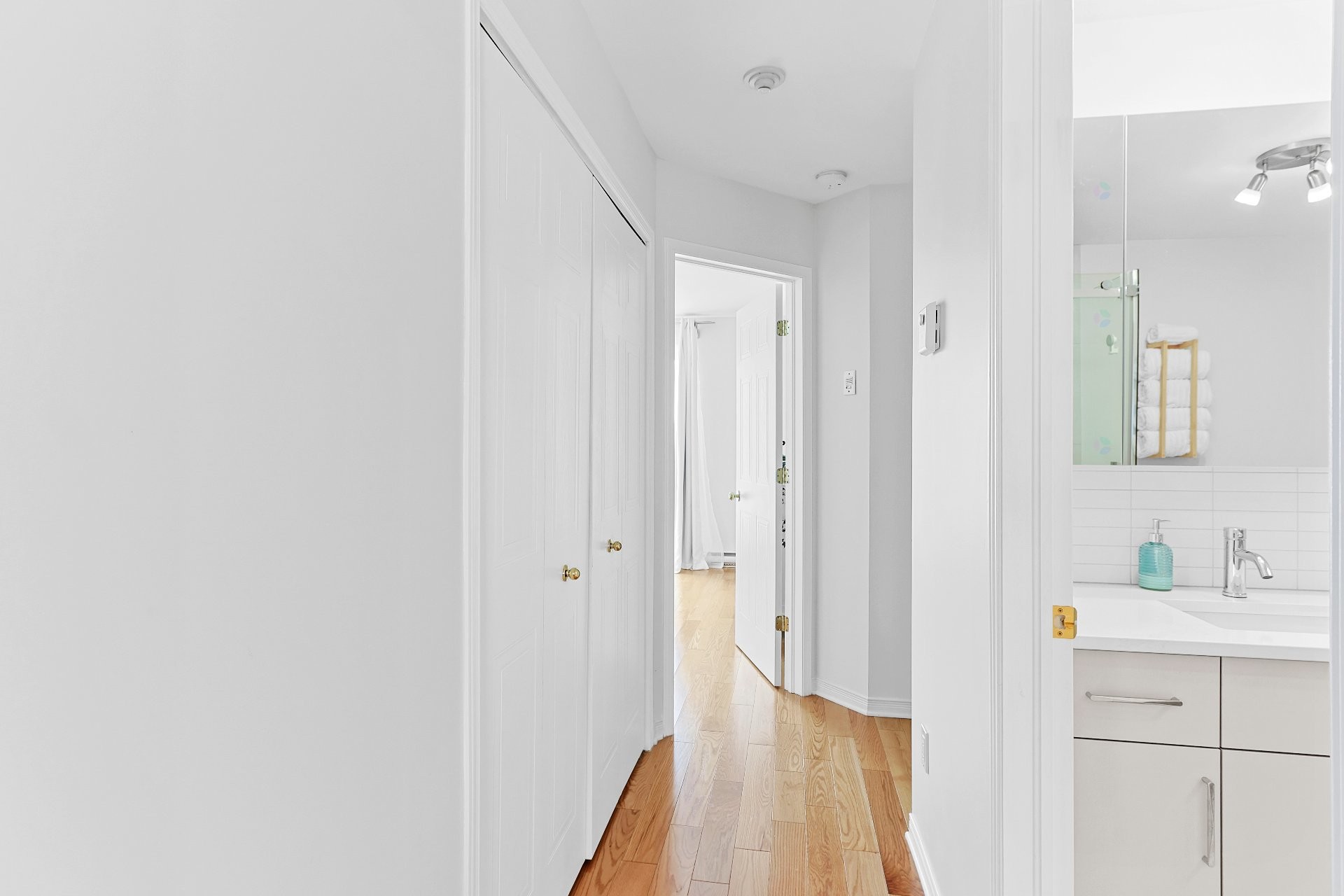 









962


Rue de la Vallée

, 6,
Pincourt,




QC
J7W0H7

