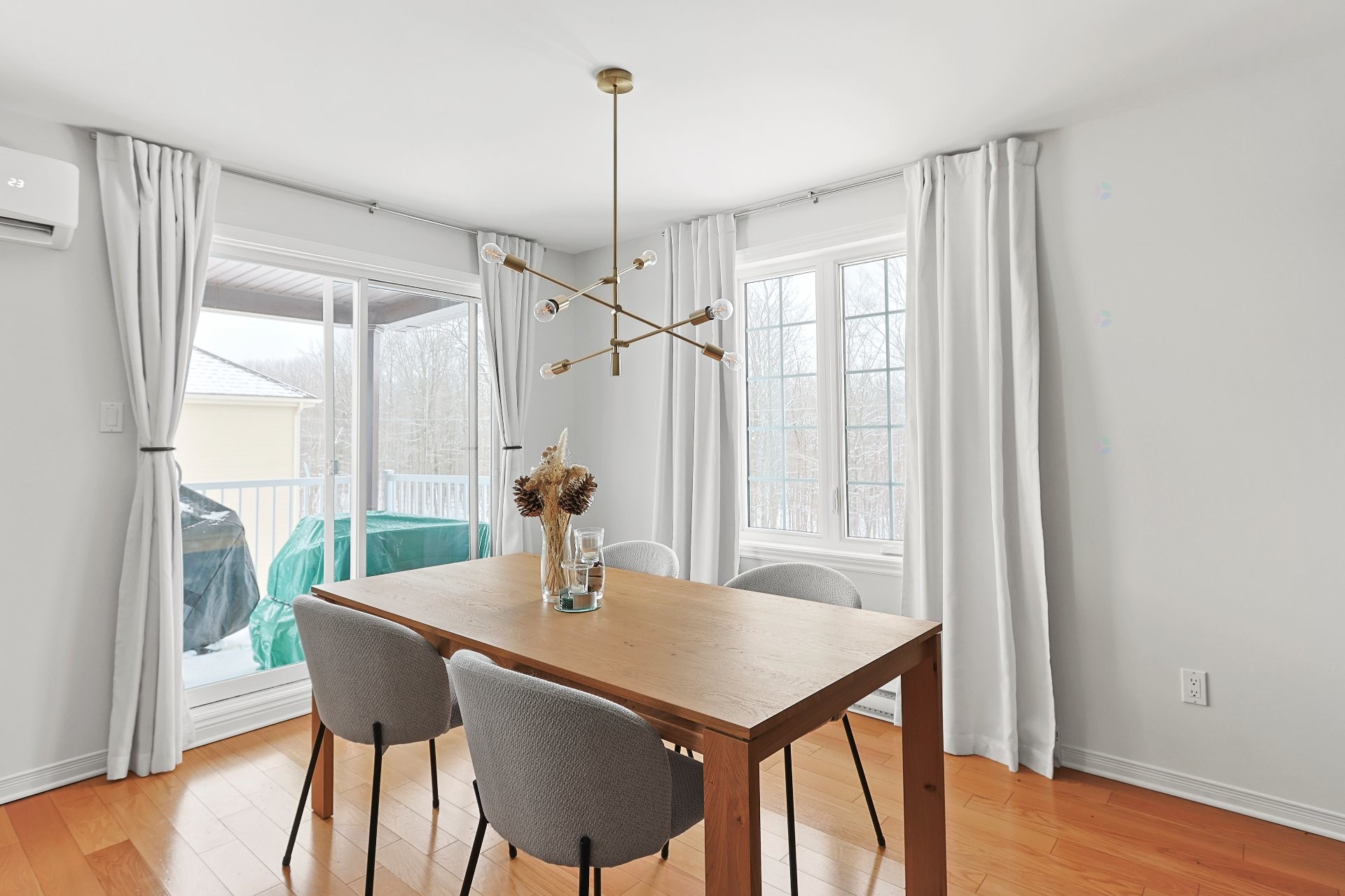 









962


Rue de la Vallée

, 6,
Pincourt,




QC
J7W0H7

