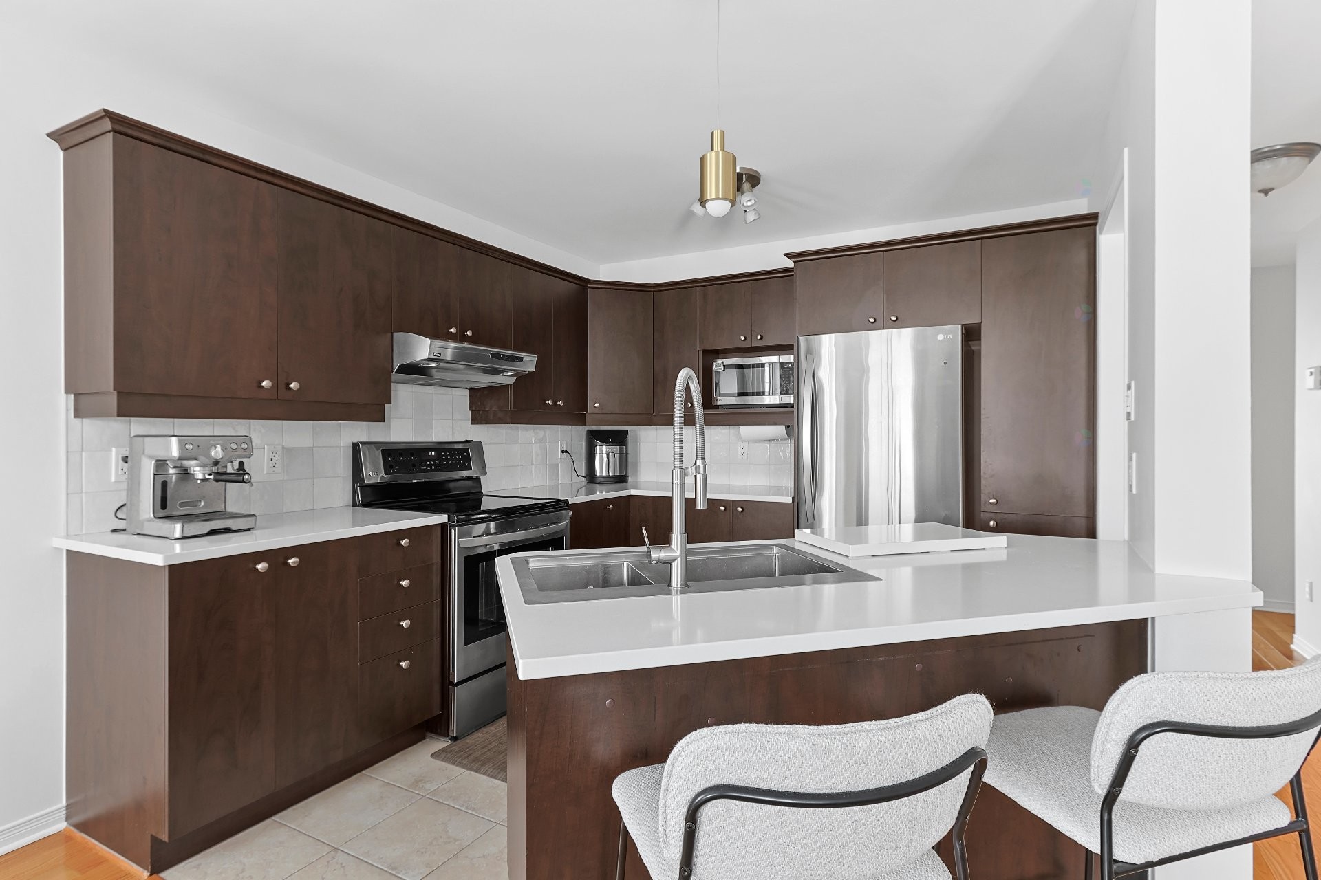 









962


Rue de la Vallée

, 6,
Pincourt,




QC
J7W0H7

