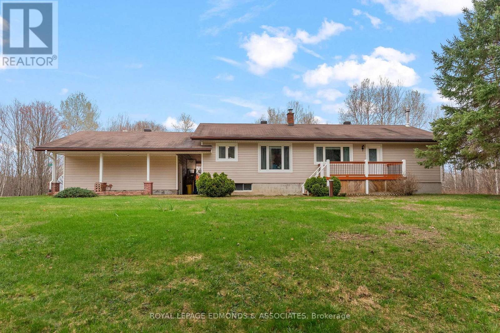












1523 BARRON CANYON ROAD

,
Petawawa,




Ontario
K8A6W7

