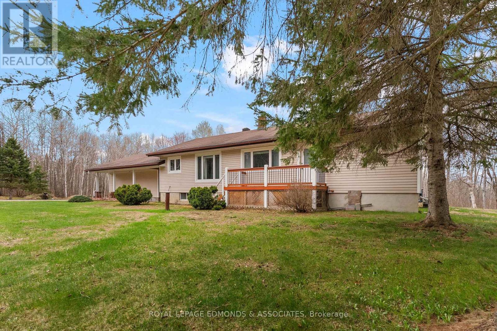 












1523 BARRON CANYON ROAD

,
Petawawa,




Ontario
K8A6W7

