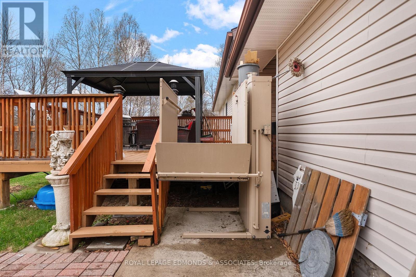 












1523 BARRON CANYON ROAD

,
Petawawa,




Ontario
K8A6W7


