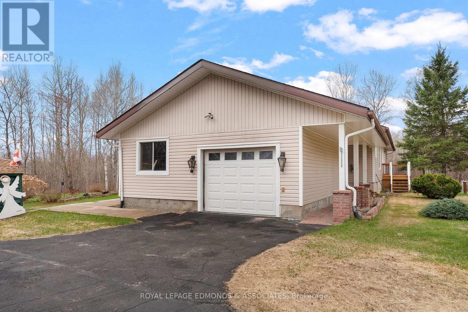 












1523 BARRON CANYON ROAD

,
Petawawa,




Ontario
K8A6W7

