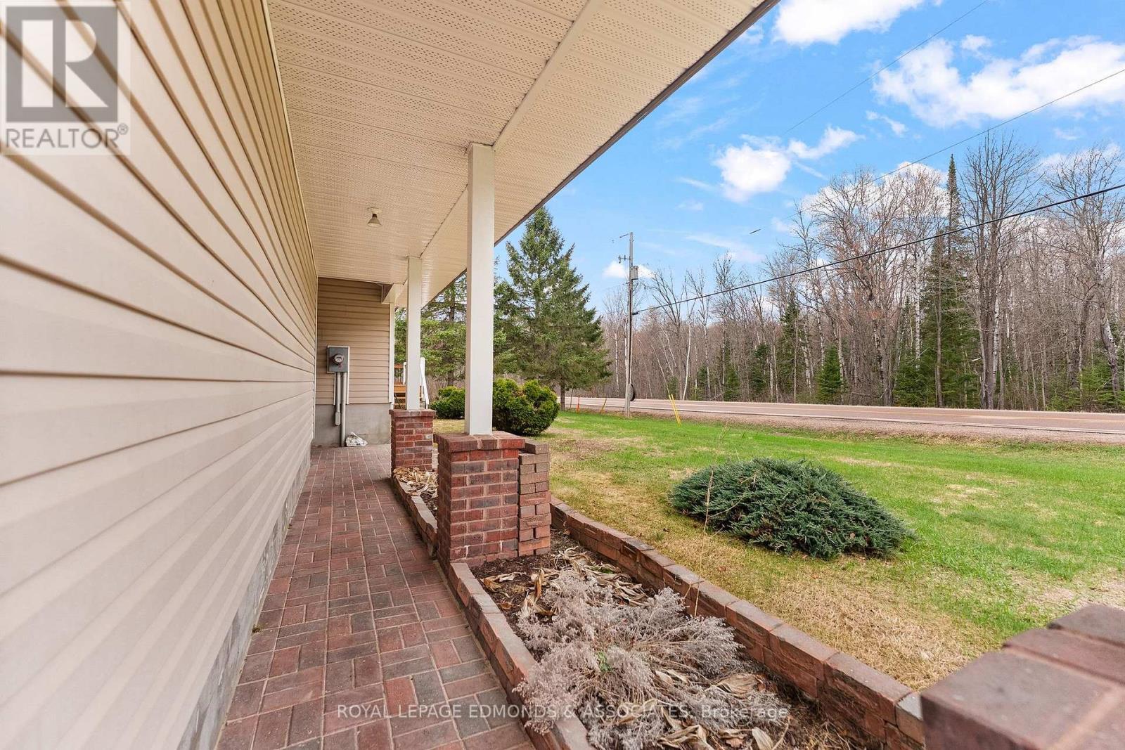 












1523 BARRON CANYON ROAD

,
Petawawa,




Ontario
K8A6W7


