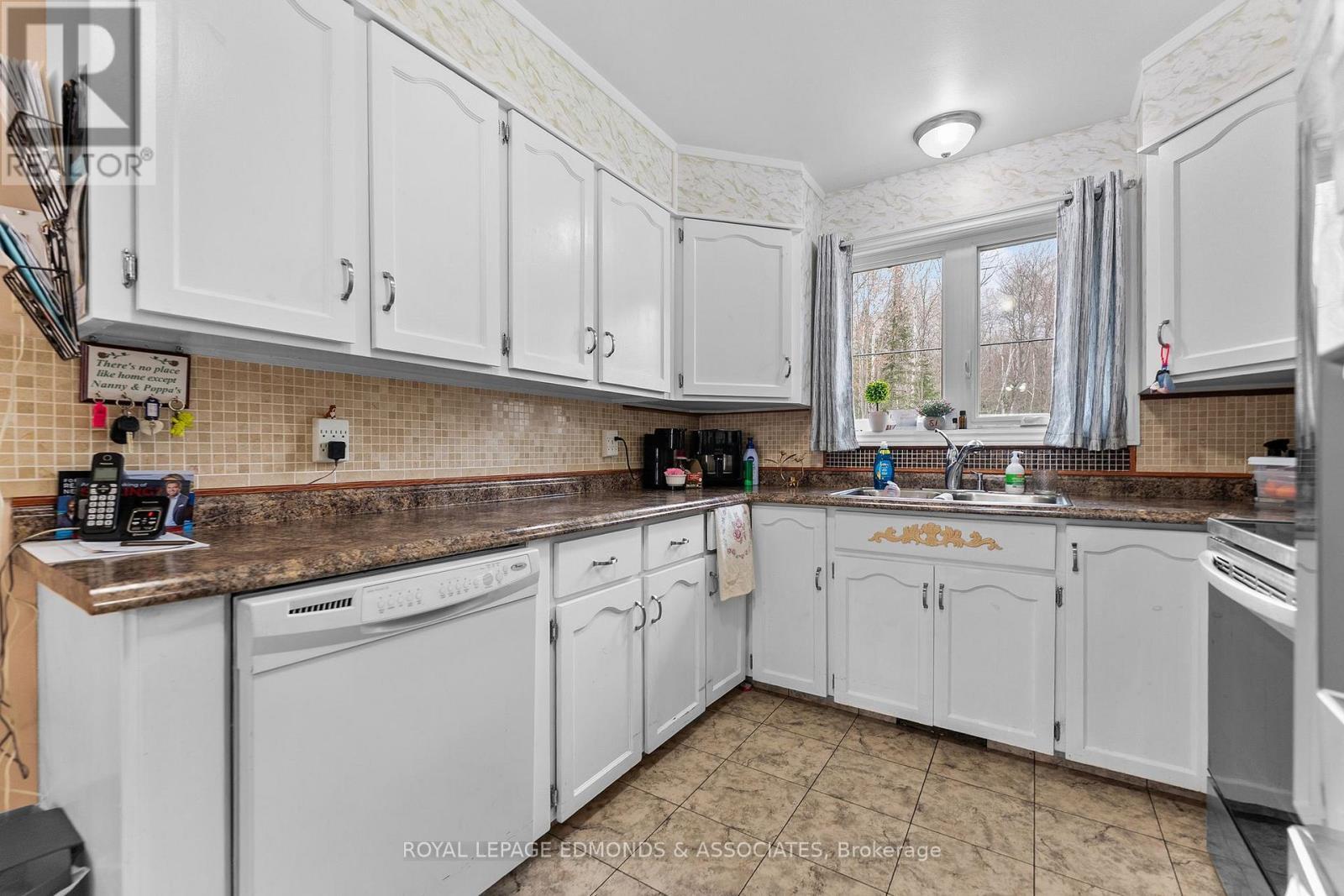 












1523 BARRON CANYON ROAD

,
Petawawa,




Ontario
K8A6W7

