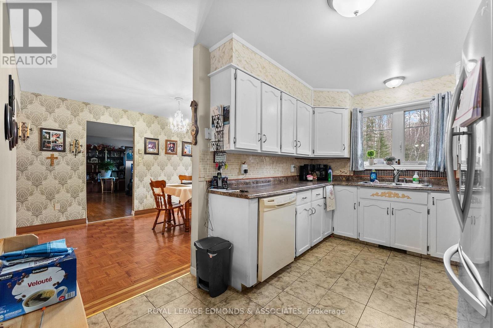 












1523 BARRON CANYON ROAD

,
Petawawa,




Ontario
K8A6W7

