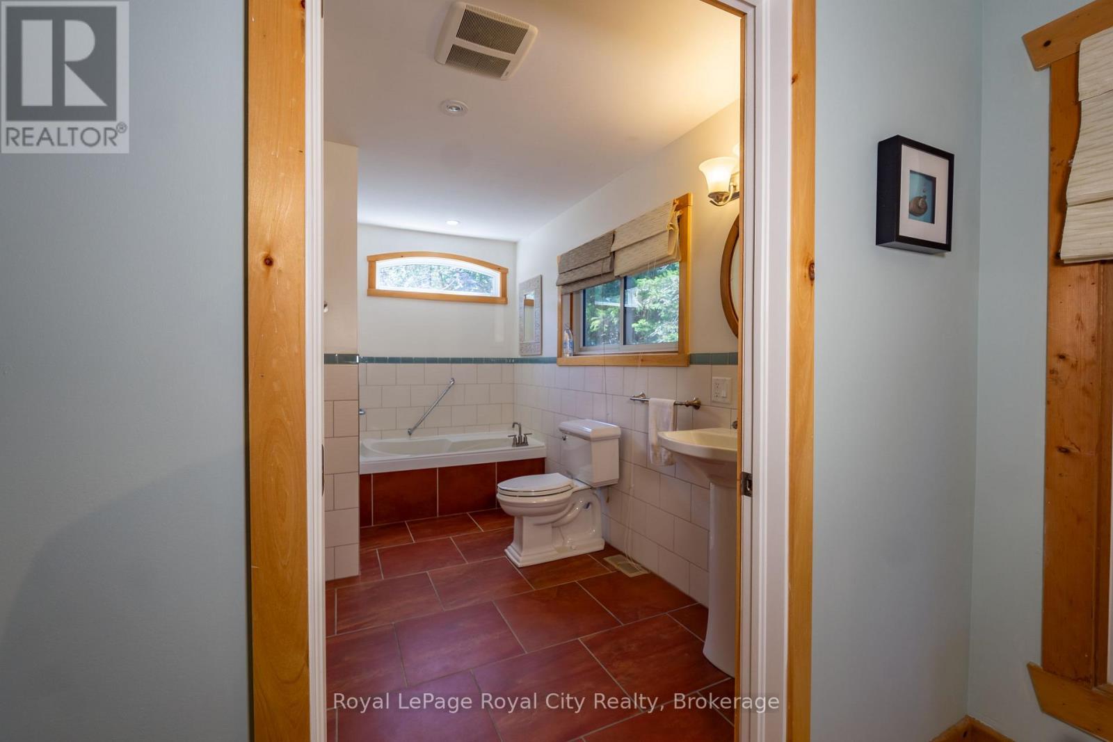 












48 HEAD STREET

,
Northern Bruce Peninsula,




Ontario
N0H2R0

