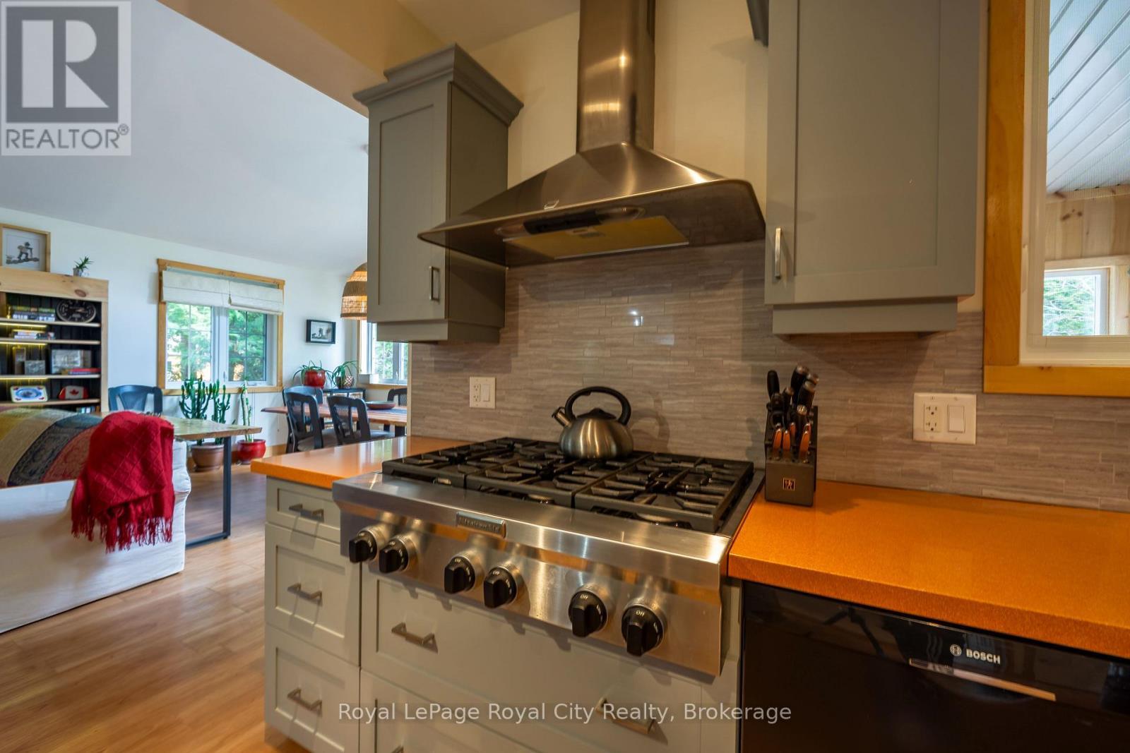 












48 HEAD STREET

,
Northern Bruce Peninsula,




Ontario
N0H2R0

