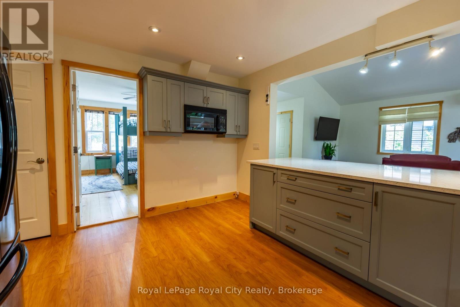 












48 HEAD STREET

,
Northern Bruce Peninsula,




Ontario
N0H2R0

