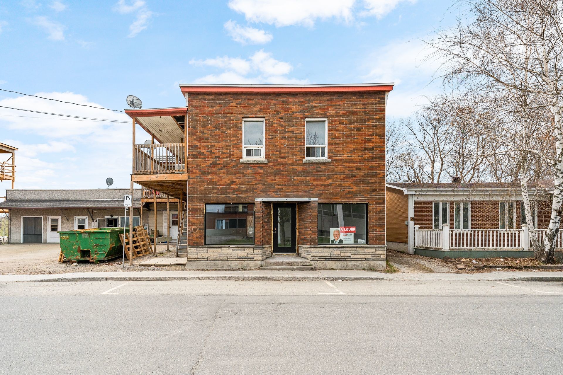 









30


Rue Principale E.

,
Magog,




QC
J1X2A5

