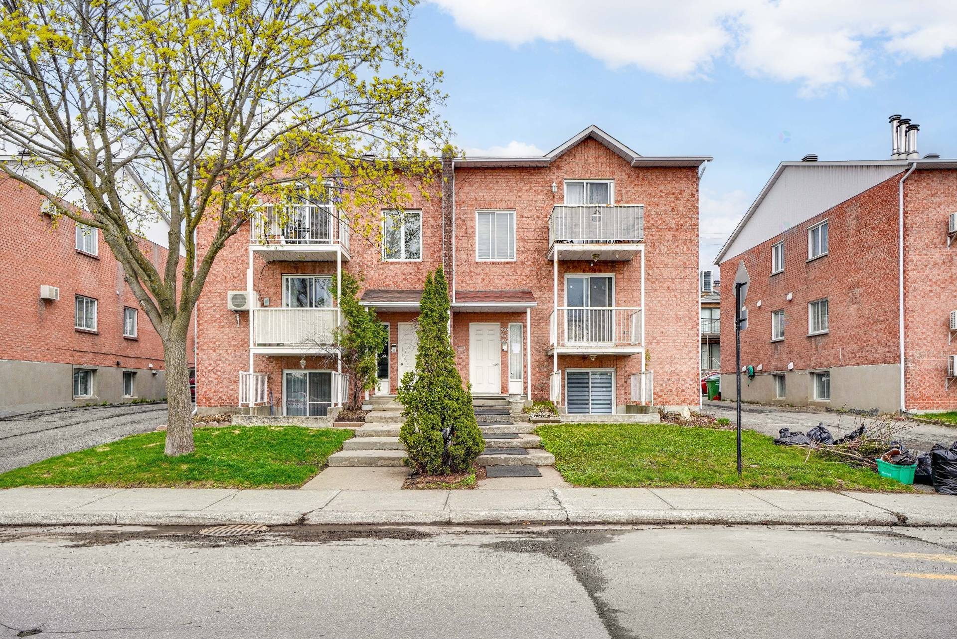 









9324


Rue Gabrielle-Roy

,
Montréal (Rivière-des-Prairies/Pointe-aux-Trembles),




QC
H1E7B9

