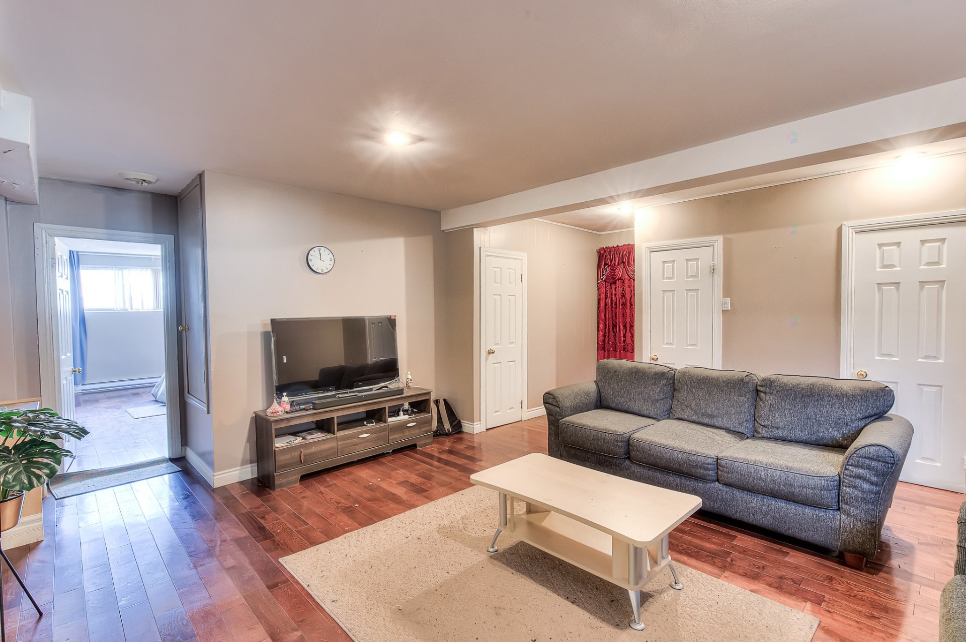









884A


Rue du Gray Circle

,
Montréal (Saint-Laurent),




QC
H4M2C4

