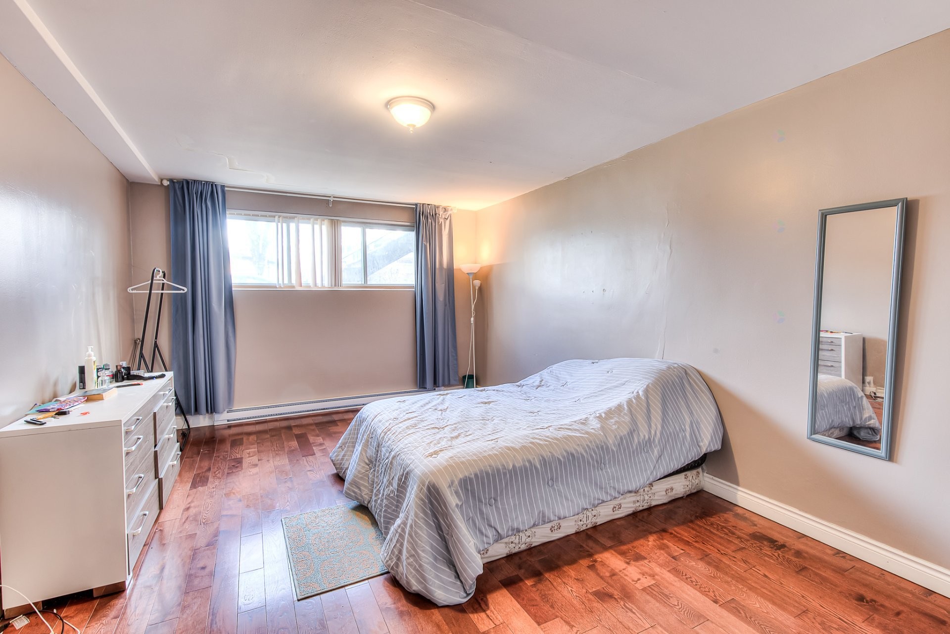 









884A


Rue du Gray Circle

,
Montréal (Saint-Laurent),




QC
H4M2C4

