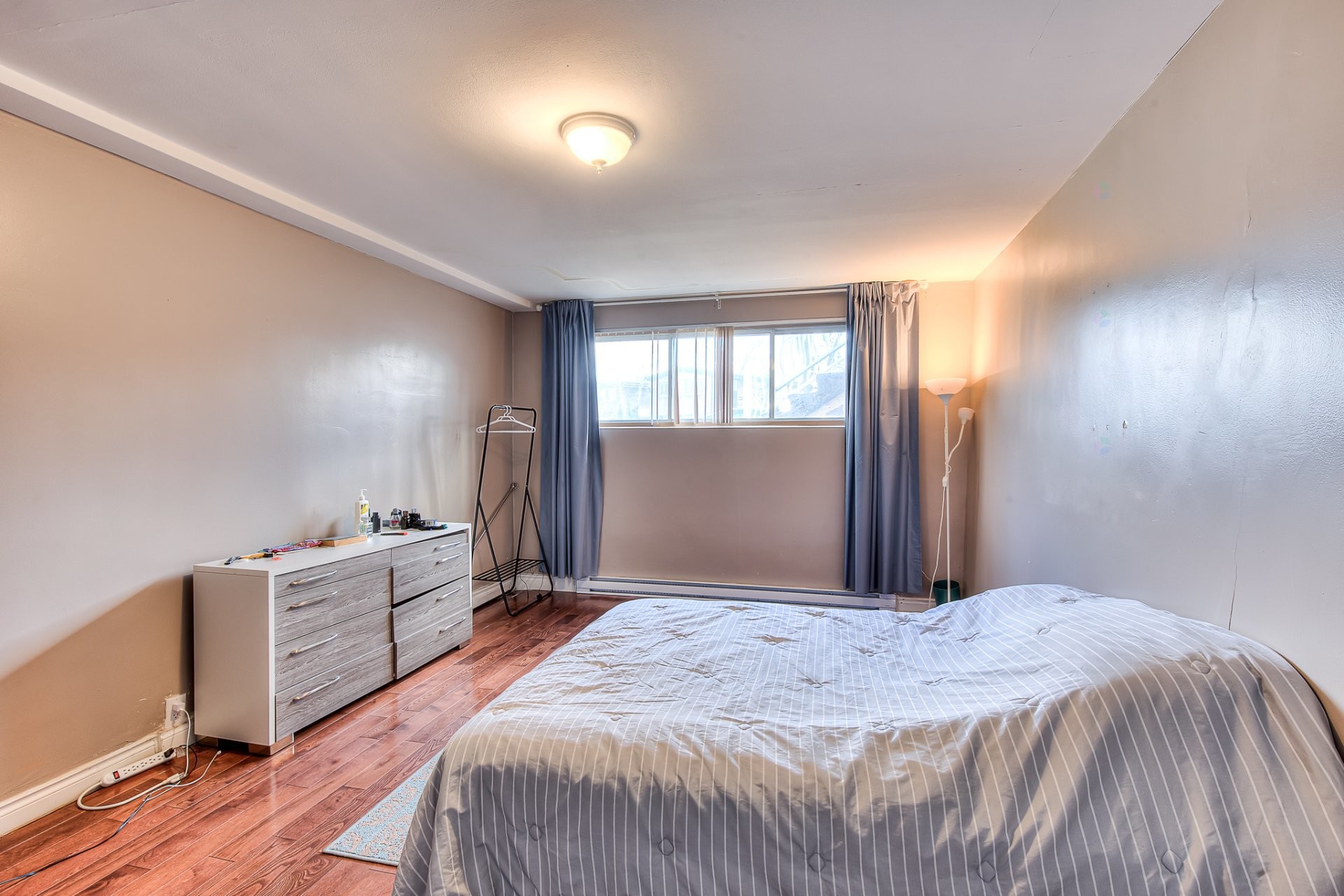 









884A


Rue du Gray Circle

,
Montréal (Saint-Laurent),




QC
H4M2C4

